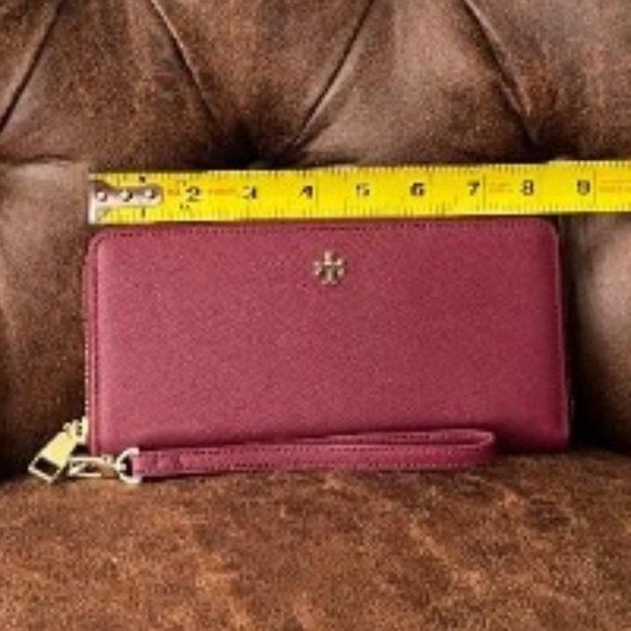 Authentic Tory Burch Emerson Full Size Zippy Wallet with Wristlet - Picture 8 of 9